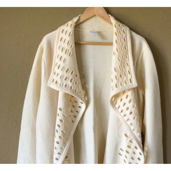 Chico's 0 Sz S 100% WOOL Ivory Cream Perforated Cut-Out Cardigan Sweater - Picture 3 of 7